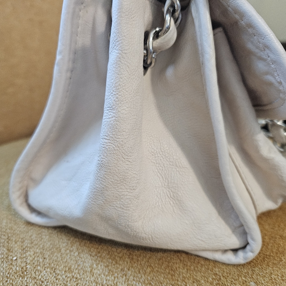 Chanel Ivory Quilted Shoulder Bag with Silver Hardware - Picture 2 of 8